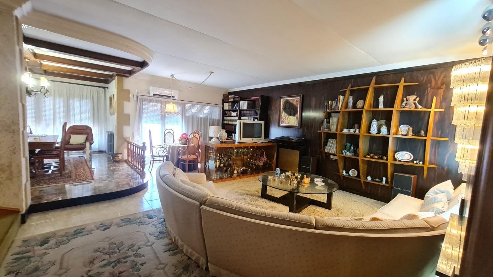 Townhouse in Elda, Alicante, Spain 4 bedrooms, 350 sq.m. No. 150165