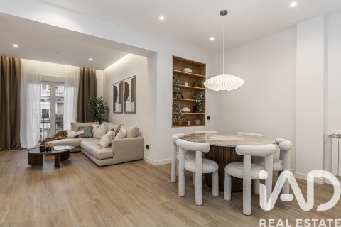 Apartamento en venta en Madrid, España 2 dormitorios, 113 m2 No. 172530 - foto 1