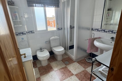 Casa adosada en venta en Isla Cristina, Huelva, España 4 dormitorios, 126 m2 No. 172532 - foto 29