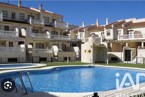 Casa adosada en venta en Isla Cristina, Huelva, España 4 dormitorios, 126 m2 No. 172532 - foto 1
