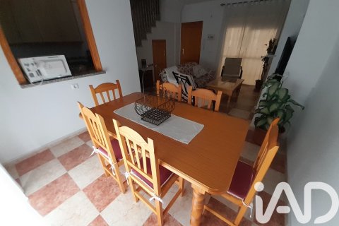 Casa adosada en venta en Isla Cristina, Huelva, España 4 dormitorios, 126 m2 No. 172532 - foto 12
