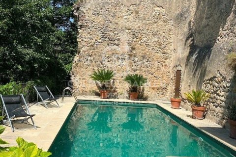 House for sale in Girona, Spain 6 bedrooms, 370 sq.m. No. 160408 - photo 1