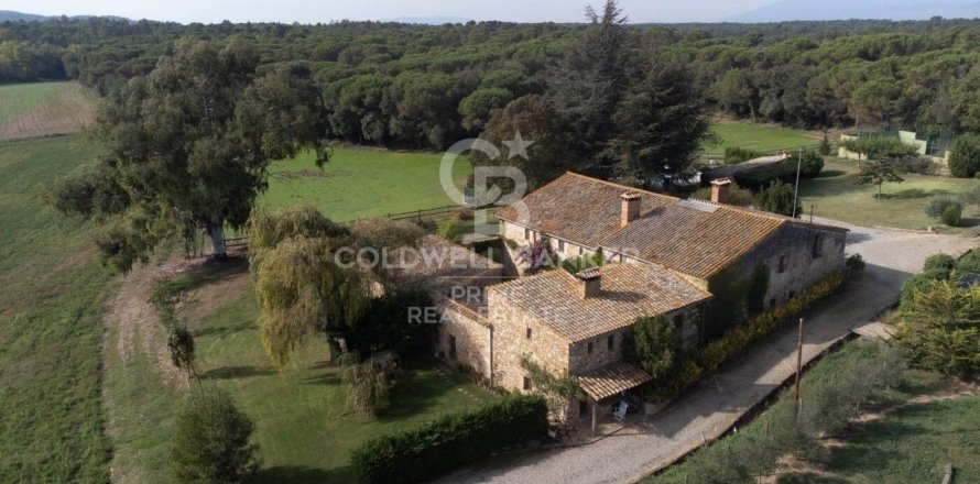 Māja Caldes de Malavella, Girona, Spānijā 7 istabas, 993 m2 Nr. 160409