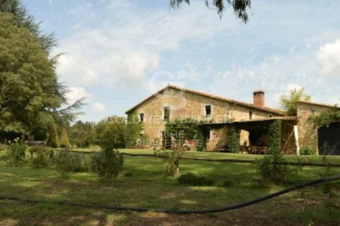 Hus till salu i Caldes de Malavella, Girona, Spanien 7 sovrum, 993 kvm. Nr. 160409 - foto 13