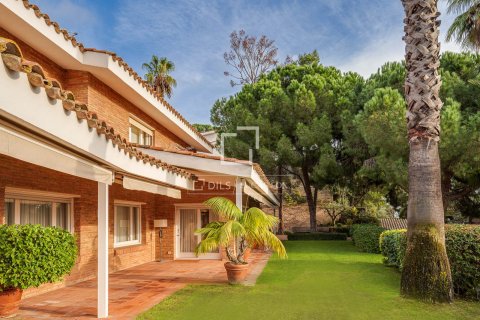 Villa for sale in Premia De Dalt, Barcelona, Spain 6 bedrooms, 429 sq.m. No. 150398 - photo 26