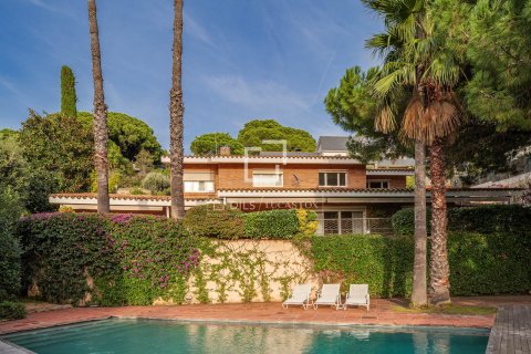 Villa for sale in Premia De Dalt, Barcelona, Spain 6 bedrooms, 429 sq.m. No. 150398 - photo 2