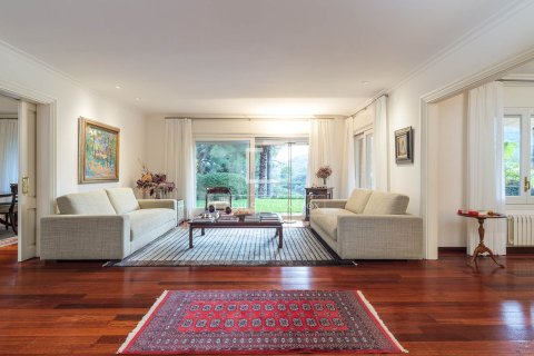 Villa for sale in Premia De Dalt, Barcelona, Spain 6 bedrooms, 429 sq.m. No. 150398 - photo 3