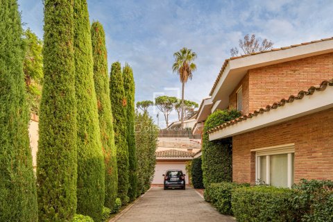 Villa for sale in Premia De Dalt, Barcelona, Spain 6 bedrooms, 429 sq.m. No. 150398 - photo 9