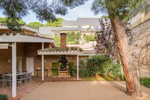 Villa for sale in Premia De Dalt, Barcelona, Spain 6 bedrooms, 429 sq.m. No. 150398 - photo 21