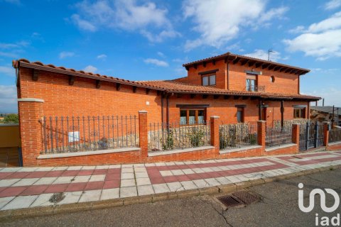 Дом в Сан Андрес дель Рабанедо, Леон, Испания 3 спальни, 274м2 №153827