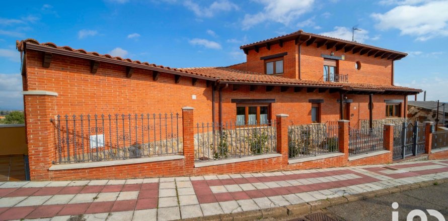 House in San Andres del Rabanedo, Leon, Spanien 3 Schlafzimmer, 274 m2 Nr. 153827