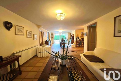 Hus till salu i Bergondo, A Coruna, Spanien 4 sovrum, 437 kvm. Nr. 153832 - foto 16