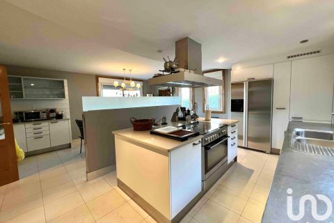 Hus till salu i Bergondo, A Coruna, Spanien 4 sovrum, 437 kvm. Nr. 153832 - foto 8