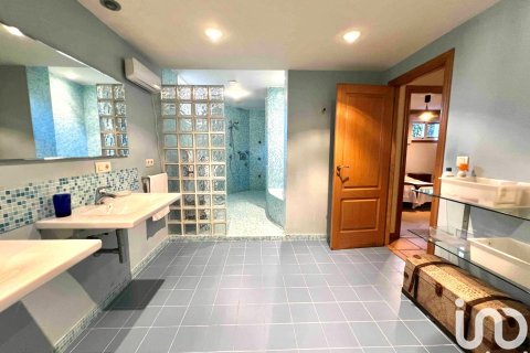 Hus till salu i Bergondo, A Coruna, Spanien 4 sovrum, 437 kvm. Nr. 153832 - foto 15