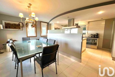 Hus till salu i Bergondo, A Coruna, Spanien 4 sovrum, 437 kvm. Nr. 153832 - foto 7