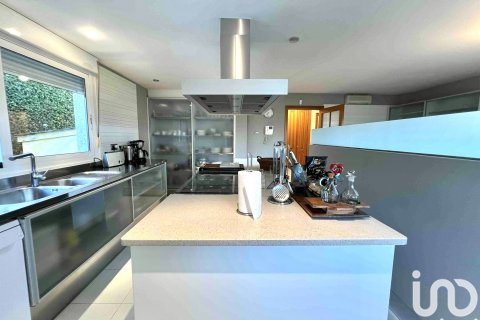 Hus till salu i Bergondo, A Coruna, Spanien 4 sovrum, 437 kvm. Nr. 153832 - foto 10