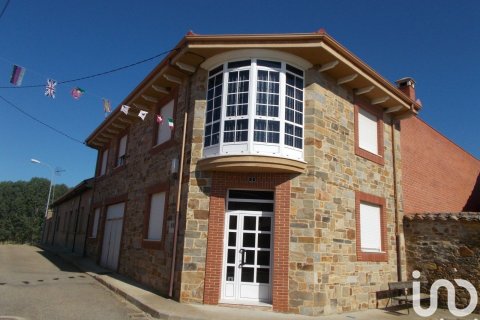 Дом в Сан-Хусто-де-ла-Вега, Леон, Испания 4 спальни, 241м2 №153831