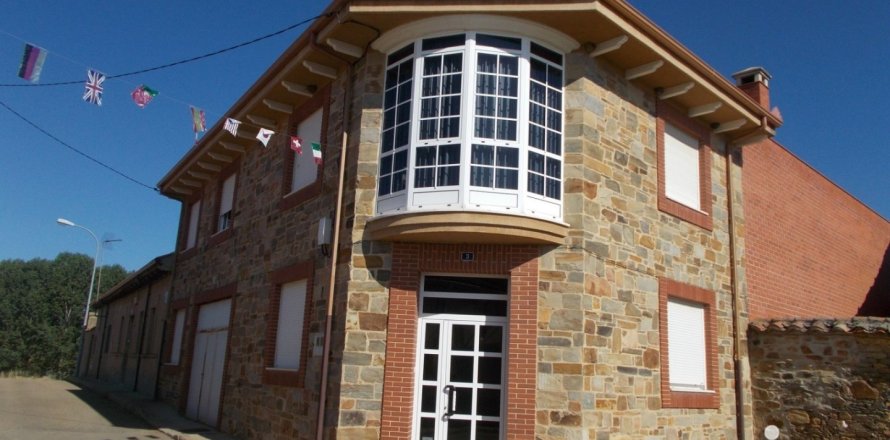 Māja San Justo de la Vega, Leon, Spānijā 4 istabas, 241 m2 Nr. 153831