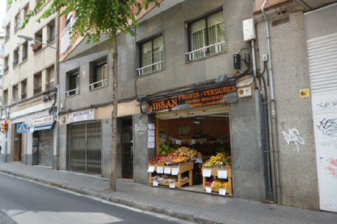 Apartment for sale in L'Hospitalet de Llobregat, Barcelona, Spain 3 bedrooms, 65 sq.m. No. 195281 - photo 2