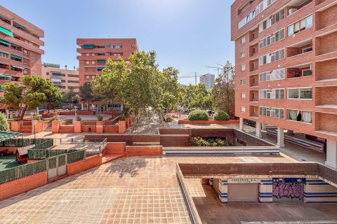 Apartment for sale in Esplugues de Llobregat, Barcelona, Spain 3 bedrooms, 98 sq.m. No. 195282 - photo 29