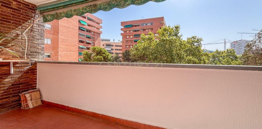 Apartment in Esplugues de Llobregat, Barcelona, Spain 3 bedrooms, 98 sq.m. No. 195282