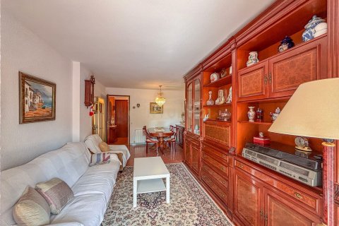 Apartment for sale in Esplugues de Llobregat, Barcelona, Spain 3 bedrooms, 98 sq.m. No. 195282 - photo 2