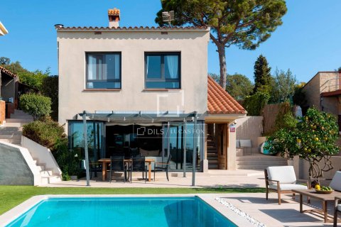 Villa for sale in Alella, Barcelona, Spain 3 bedrooms, 262 sq.m. No. 196223 - photo 2