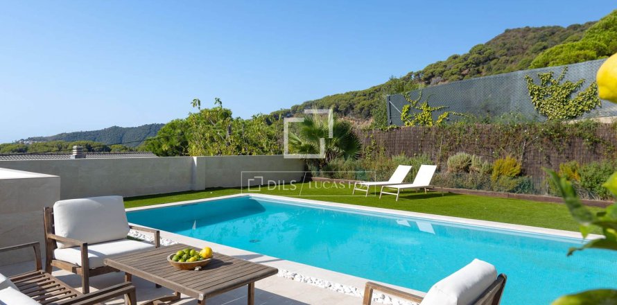 Villa in Alella, Barcelona, Spain 3 bedrooms, 262 sq.m. No. 196223