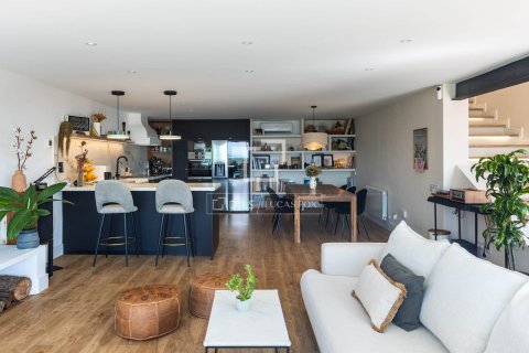 Villa for sale in Alella, Barcelona, Spain 3 bedrooms, 262 sq.m. No. 196223 - photo 9
