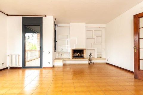 Villa for sale in Sant Cugat Del Valles, Barcelona, Spain 6 bedrooms, 321 sq.m. No. 196226 - photo 4