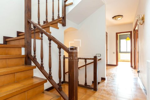 Villa for sale in Sant Cugat Del Valles, Barcelona, Spain 6 bedrooms, 321 sq.m. No. 196226 - photo 12