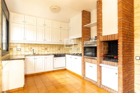 Villa for sale in Sant Cugat Del Valles, Barcelona, Spain 6 bedrooms, 321 sq.m. No. 196226 - photo 10