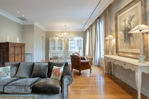 Lägenhet i Barcelona, Spanien 4 sovrum, 215 kvm. Nr. 150418