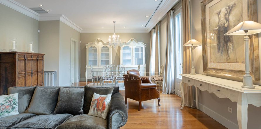 Lägenhet i Barcelona, Spanien 4 sovrum, 215 kvm. Nr. 150418