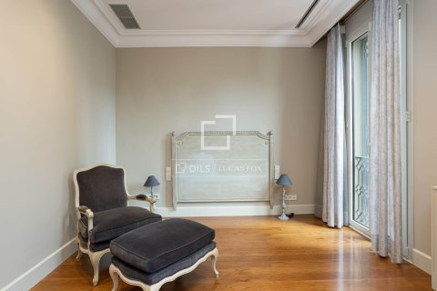 Lägenhet till salu i Barcelona, Spanien 4 sovrum, 215 kvm. Nr. 150418 - foto 29