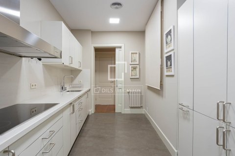 Lägenhet till salu i Barcelona, Spanien 4 sovrum, 215 kvm. Nr. 150418 - foto 9