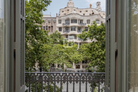 Lägenhet till salu i Barcelona, Spanien 4 sovrum, 215 kvm. Nr. 150418 - foto 2