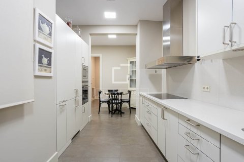 Lägenhet till salu i Barcelona, Spanien 4 sovrum, 215 kvm. Nr. 150418 - foto 10