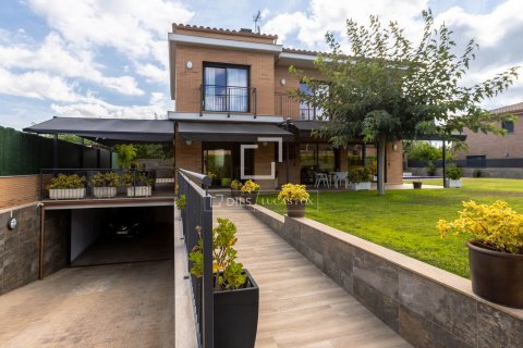 Villa for sale in Vilassar de Mar, Barcelona, Spain 4 bedrooms, 357 sq.m. No. 150413 - photo 4