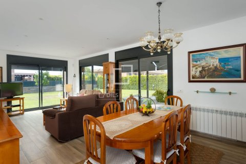 Villa for sale in Vilassar de Mar, Barcelona, Spain 4 bedrooms, 357 sq.m. No. 150413 - photo 12