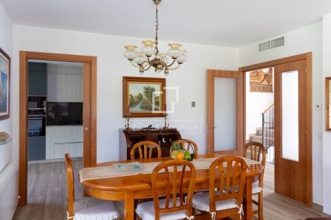 Villa for sale in Vilassar de Mar, Barcelona, Spain 4 bedrooms, 357 sq.m. No. 150413 - photo 13