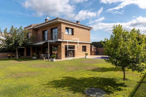 Villa for sale in Vilassar de Mar, Barcelona, Spain 4 bedrooms, 357 sq.m. No. 150413 - photo 3