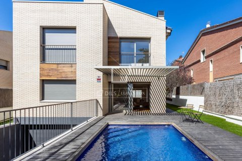 Villa for sale in Vilassar de Dalt, Barcelona, Spain 5 bedrooms, 386 sq.m. No. 150416 - photo 5