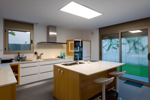 Villa for sale in Vilassar de Dalt, Barcelona, Spain 5 bedrooms, 386 sq.m. No. 150416 - photo 13