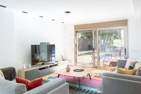 Villa for sale in Vilassar de Dalt, Barcelona, Spain 5 bedrooms, 386 sq.m. No. 150416 - photo 10