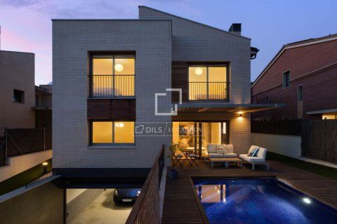 Villa in Vilassar de Dalt, Barcelona, Spain 5 bedrooms, 386 sq.m. No. 150416