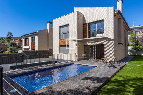 Villa for sale in Vilassar de Dalt, Barcelona, Spain 5 bedrooms, 386 sq.m. No. 150416 - photo 4