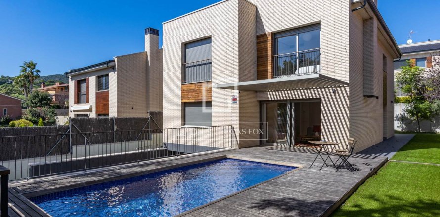 Villa à Vilassar de Dalt, Barcelona, Espagne 5 chambres, 386 m2 No. 150416