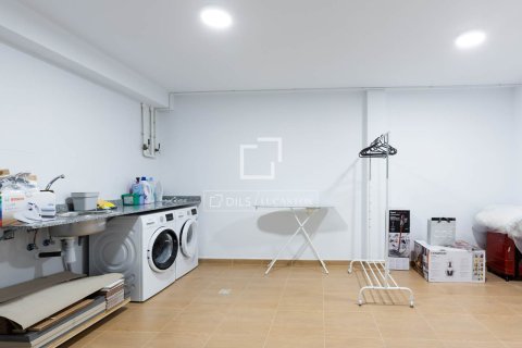 Villa for sale in Vilassar de Dalt, Barcelona, Spain 5 bedrooms, 386 sq.m. No. 150416 - photo 27