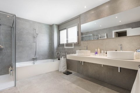 Villa for sale in Vilassar de Dalt, Barcelona, Spain 5 bedrooms, 386 sq.m. No. 150416 - photo 21